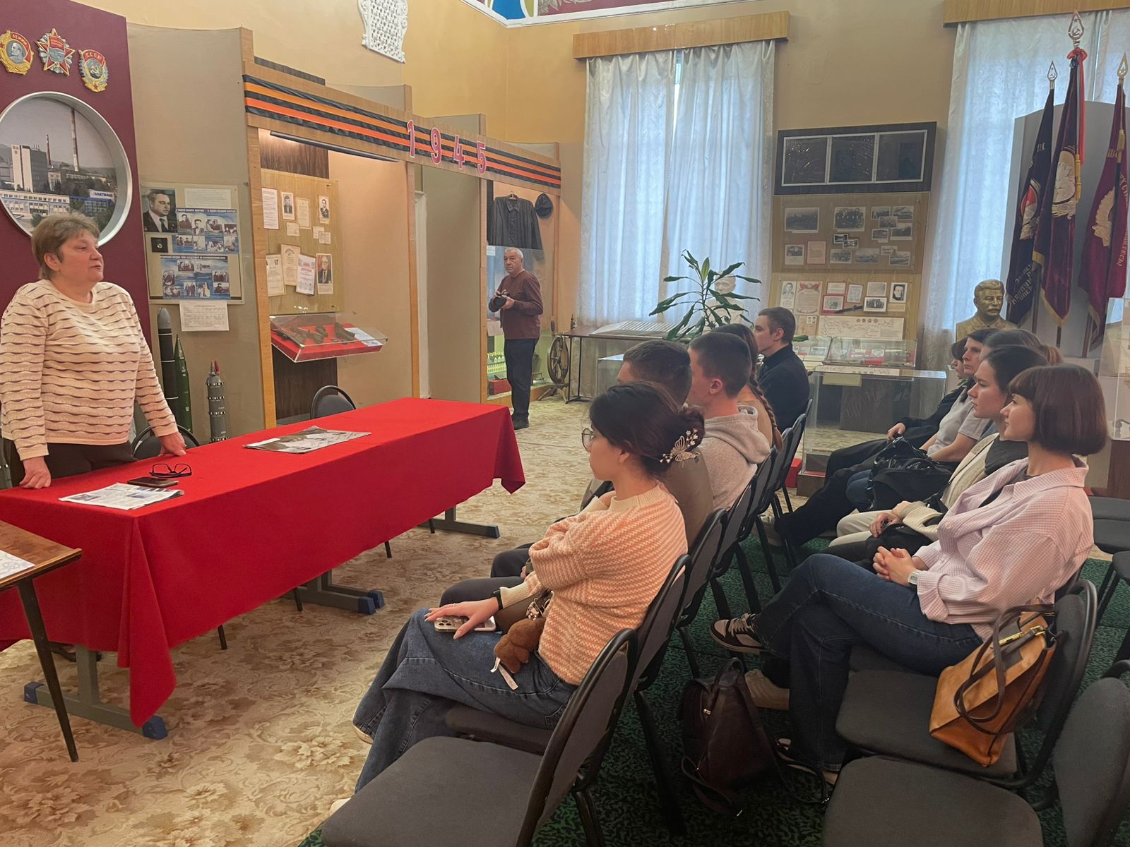 Встреча в музее истории АО «Златмаш», посвященная  Дню народного единства. Встреча в музее истории АО «Златмаш», посвященная  Дню народного единства.