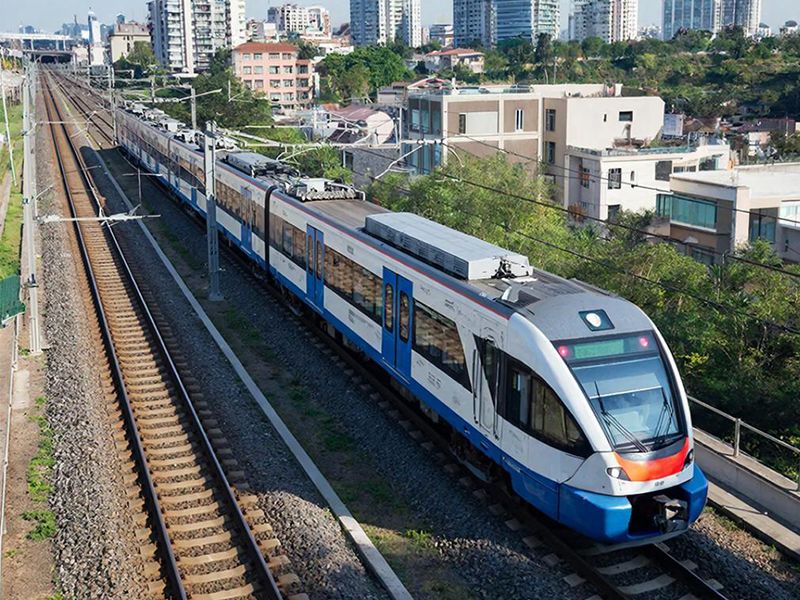 Получи скидку на проезд в пригородных поездах с помощью МАХ! Получи скидку на проезд в пригородных поездах с помощью МАХ!